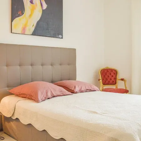One-bedroom In Bastia Apartment